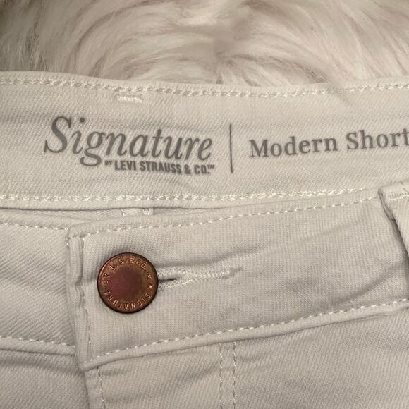Levi’s Signature White Distressed Denim Cotton Modern Shorts Size 16 - Picture 4 of 9